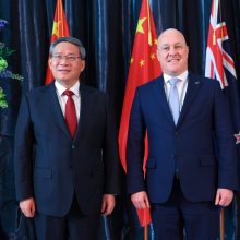 Kinijos premjeras Li Qiangas pradėjo savo kelionę po Naująją Zelandiją ir Australiją