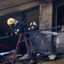 Vilniaus Žirmūnų rajone užsiliepsnojo butas, evakuota 10 žmonių