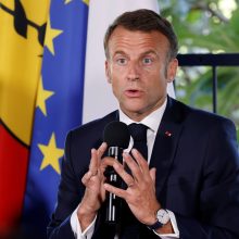 Prancūzijos prezidentas atvyko į neramumų krečiamą Naująją Kaledoniją