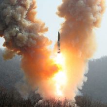 Kim Jong Unas vadovavo „branduolinės kontratakos“ imitavimo pratyboms