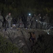 Baigus galioti JAV pasienio taisyklėms – nežinomybė dėl migrantų