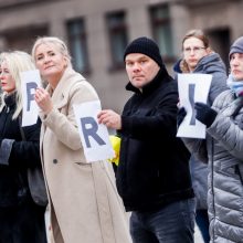 Tėvų protestas Kaune: „Ar aukosi savo vaiką eksperimentinei vakcinai?“