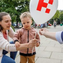 Vaikų gynimo dieną – balionai iš medikų rankų