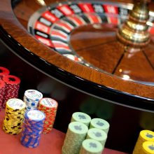 Seime pateiktas projektas, numatantis griežtesnes sąlygas azartinių lošimų verslui