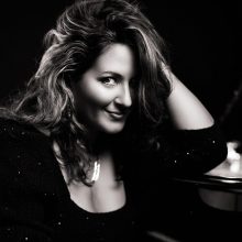Lietuviškų šaknų turinti JAV džiazo žvaigždė Nicole Zuraitis surengs koncertą Pažaislio vienuolyno kieme 