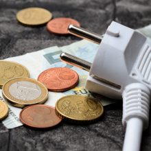 R. Pocius: visų vartotojų sąskaitos už elektrą nuo balandžio kiek sumažės