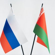 Vyriausybė: ir toliau galima šalinti Rusijos ir Baltarusijos įmones iš viešųjų pirkimų