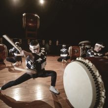 Japoniškos kultūros fenomenas – taiko būgnų trupė „Kodō“ – pavasarį surengs koncertą Lietuvoje