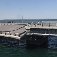Žiniasklaida: Kryme sprogimai, uždarytas Kerčės tiltas