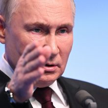 V. Putinas pasirašė įsaką: Rusija į kariuomenę pašauks 150 tūkst. prievolininkų