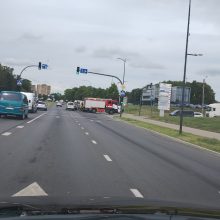 Sankryžoje Kaune – avarija: moterį vadavo iš suknežinto automobilio