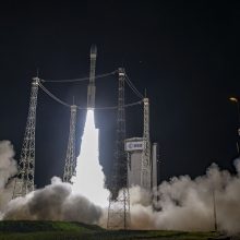 Europos raketa „Vega“ pakilo į kosmosą nešdama „Airbus“ stebėjimo palydovą