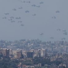 Kariškiai: Izraelis atitraukia karius iš pietinės Gazos Ruožo dalies