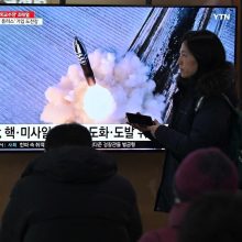 Pietų Korėjos kariuomenė: Pchenjanas paleido vidutinio nuotolio balistinę raketą