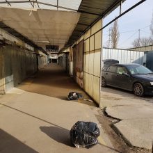 Dėl karantino uždarytame Klaipėdos turguje plungiškis įsirengė kontrabandos sandėlį