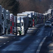 Sunkvežimiai Lenkijos ir Ukrainos pasienyje – vėl įstrigę: kai kuriems tenka laukti 14 dienų