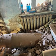 Valdoma aviacinė bomba pataikė į civilinę įmonę Charkive, yra aukų