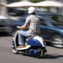 Pakaunėje – mopedo ir „Škodos“ akistata: nukentėjo nepilnametis