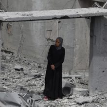 Gazos Ruože tęsiasi intensyvūs susirėmimai ir chaosas dėl pagalbos