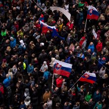 Tūkstančiai jaunų slovakų protestavo prieš korupciją