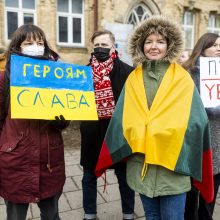 Vilniuje surengtas protestas prie Vokietijos ambasados: ragino Rusiją atjungti nuo SWIFT