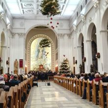 Bažnyčioje –  šventinis kalėdinių giesmių vakaras