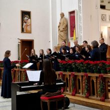 Bažnyčioje –  šventinis kalėdinių giesmių vakaras