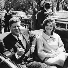 Londone aukcione parduoti J. Kennedy intymūs laiškai britų diplomatui