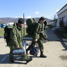 Ukrainos kariai palieka bazes Kryme, baigiantis Rusijos nustatytam paliaubų terminui