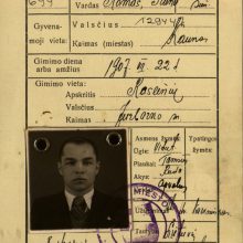 Parašiutininko, futbolo žaidėjo ir trenerio Romo Marcinkaus LR piliečio vidaus paso kortelė. 1940 m. 