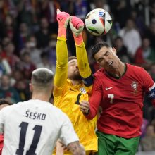 Tik po Ronaldo ašarų ir baudinių serijos laimėję portugalai žengė į ketvirtfinalį   