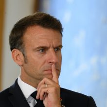 E. Macronas: krizių gausėjimas nesusilpnins Prancūzijos ir Europos paramos Ukrainai