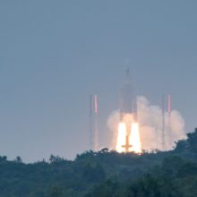 Sėkmingai startavusi raketa „Ariane 5“ iškėlė keturis palydovus