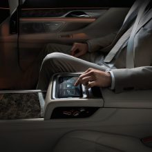 Sedanui „BMW 7“ – pagyros dėl technologijų ir malonumo vairuoti