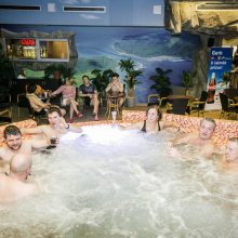 Žinomi šalies aktoriai 2016-uosius pradėjo švęsdami tik su maudymosi kostiumėliais