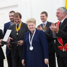 Prezidentė apdovanojo sidabrą iškovojusius Lietuvos krepšininkus 