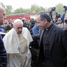 Popiežius aplankė žemės drebėjimo nuniokotą Italijos miestą 