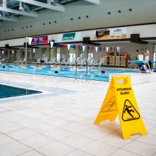 Plaukimo pamokos – globos namų auklėtiniams
