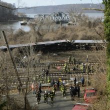 Niujorke nuo bėgių nuvažiavus traukiniui, 4 žmonės žuvo, 63 - sužeisti