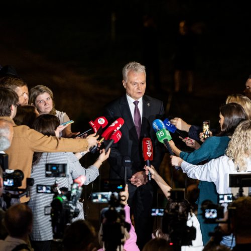 G. Nausėda atvyko į rinkimų štabą  © J. Elinsko / ELTOS, G. Skaraitienės / BNS nuotr.