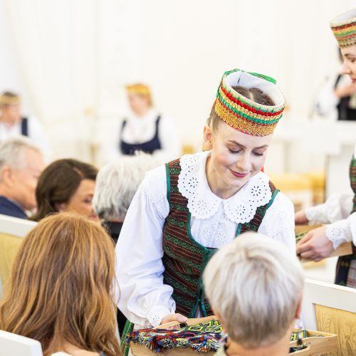 Dainų šventės „Kad giria žaliuotų“ kūrėjų pagerbimo ceremonija  © P. Paleckio/BNS nuotr.