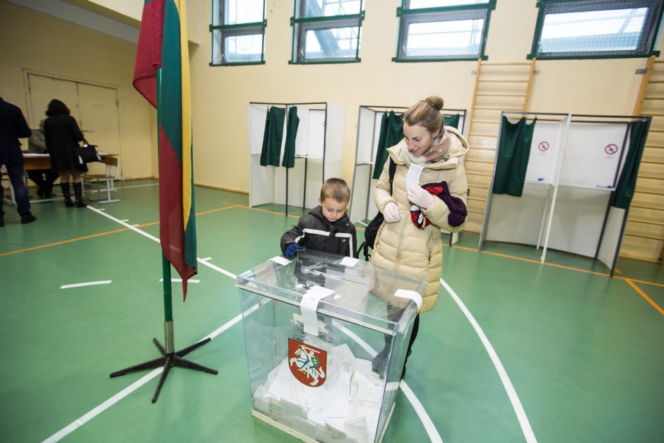 Kauniečiai balsuoja II rinkimų ture