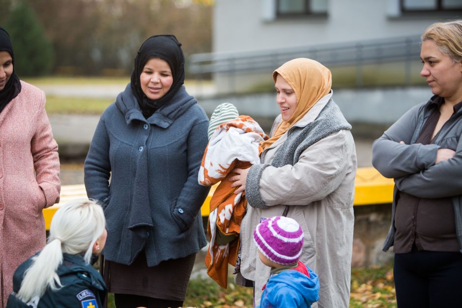 Vyriausybė dar pusmečiui pratęsė ES pabėgėlių perkėlimo programą