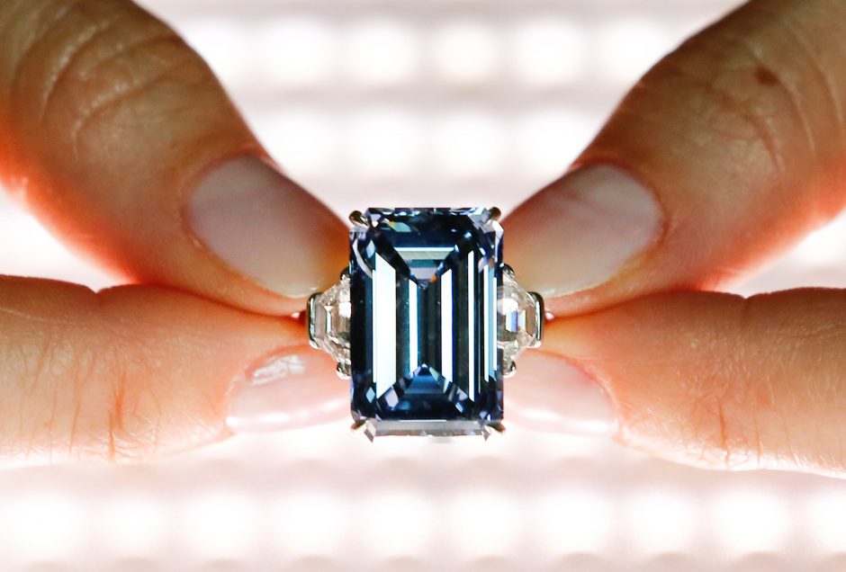 Mėlynasis deimantas nupirktas už rekordinius 51 mln. eurų
