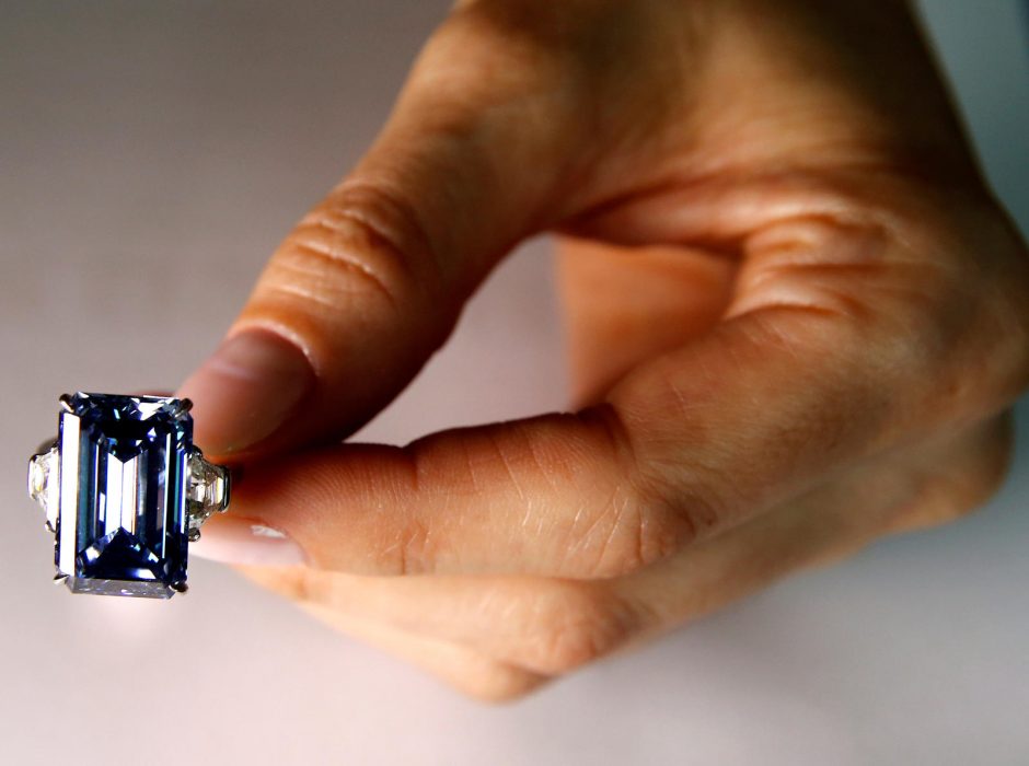 Mėlynasis deimantas nupirktas už rekordinius 51 mln. eurų