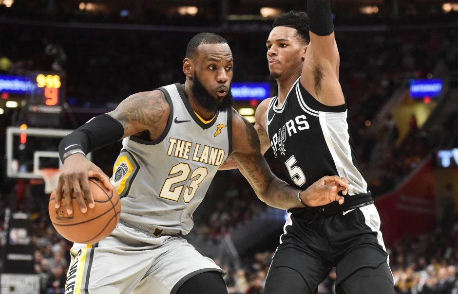 NBA: L. Jamesas nesustabdė „Spurs“