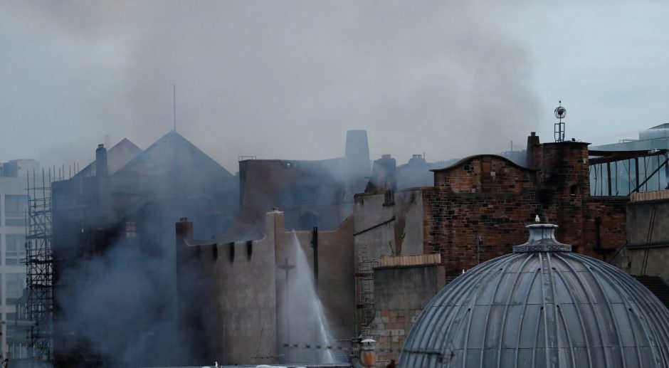 Škotijoje didžiulis gaisras nuniokojo prestižinę Glazgo meno mokyklą