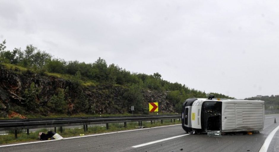 Kroatijoje apvirtus migrantus vežusiam mikroautobusui nukentėjo 12 žmonių