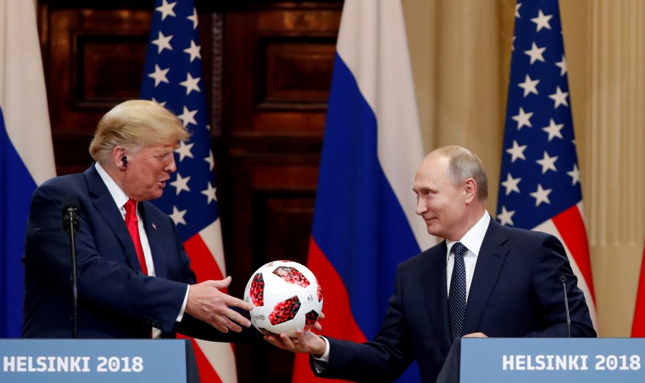 Su V. Putinu susitikęs D. Trumpas giria labai gerą pradžią