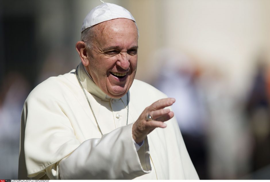 Tylą nutraukęs Vatikanas paaiškino popiežiaus komentarus apie civilines sąjungas